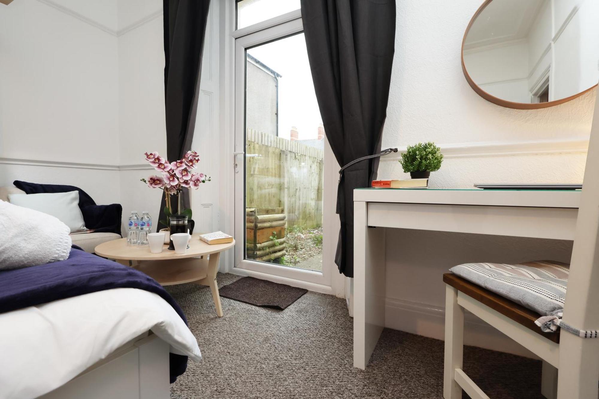 Cardiff City Guesthouse, Central Rooms, Fast Wi-Fi, On-Street Parking Exterior foto