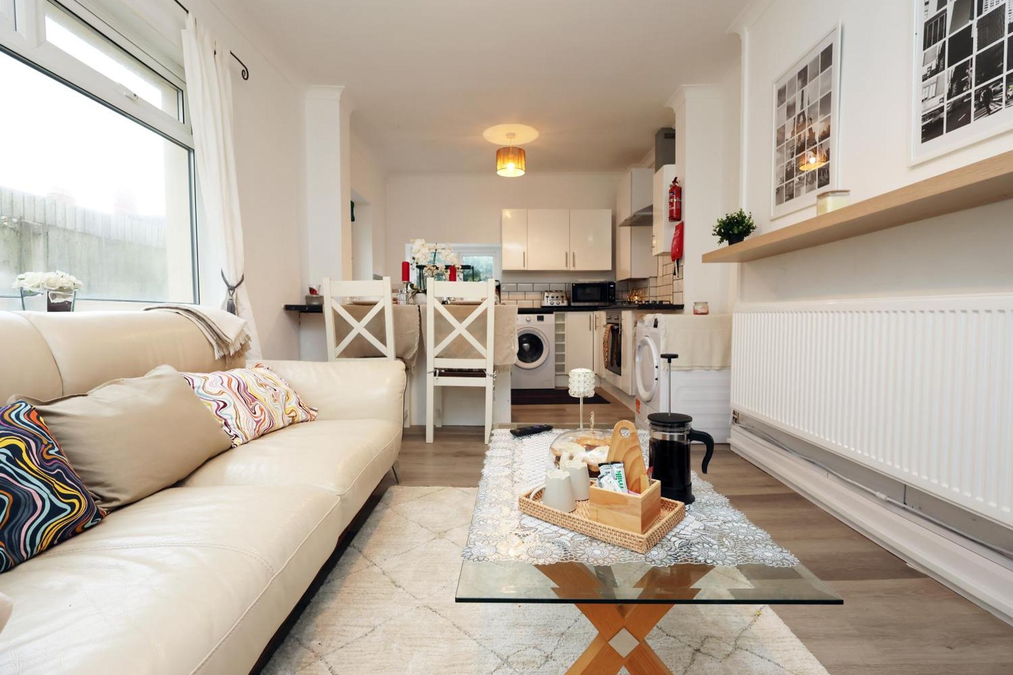 Cardiff City Guesthouse, Central Rooms, Fast Wi-Fi, On-Street Parking Exterior foto