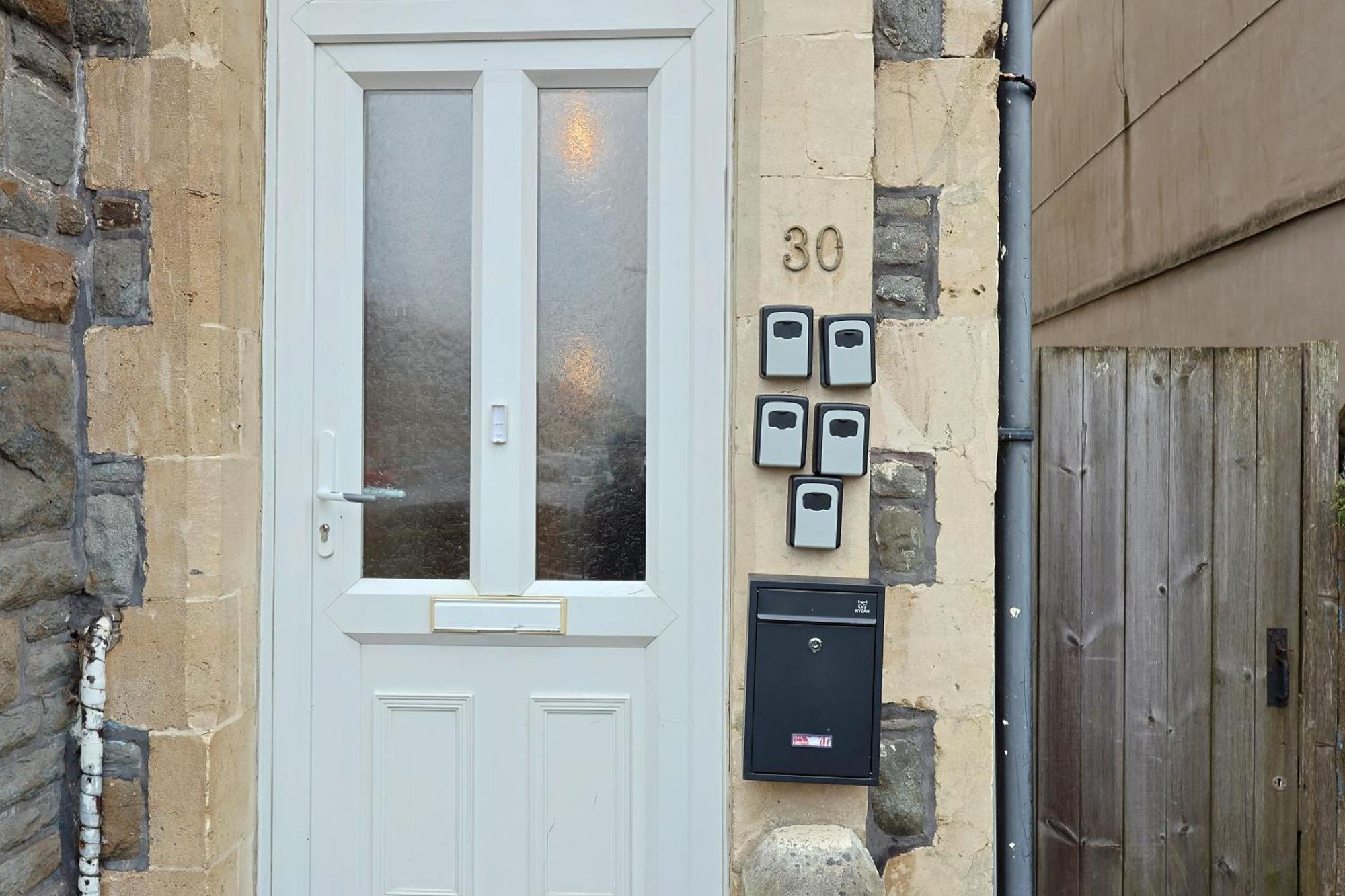 Cardiff City Guesthouse, Central Rooms, Fast Wi-Fi, On-Street Parking Exterior foto