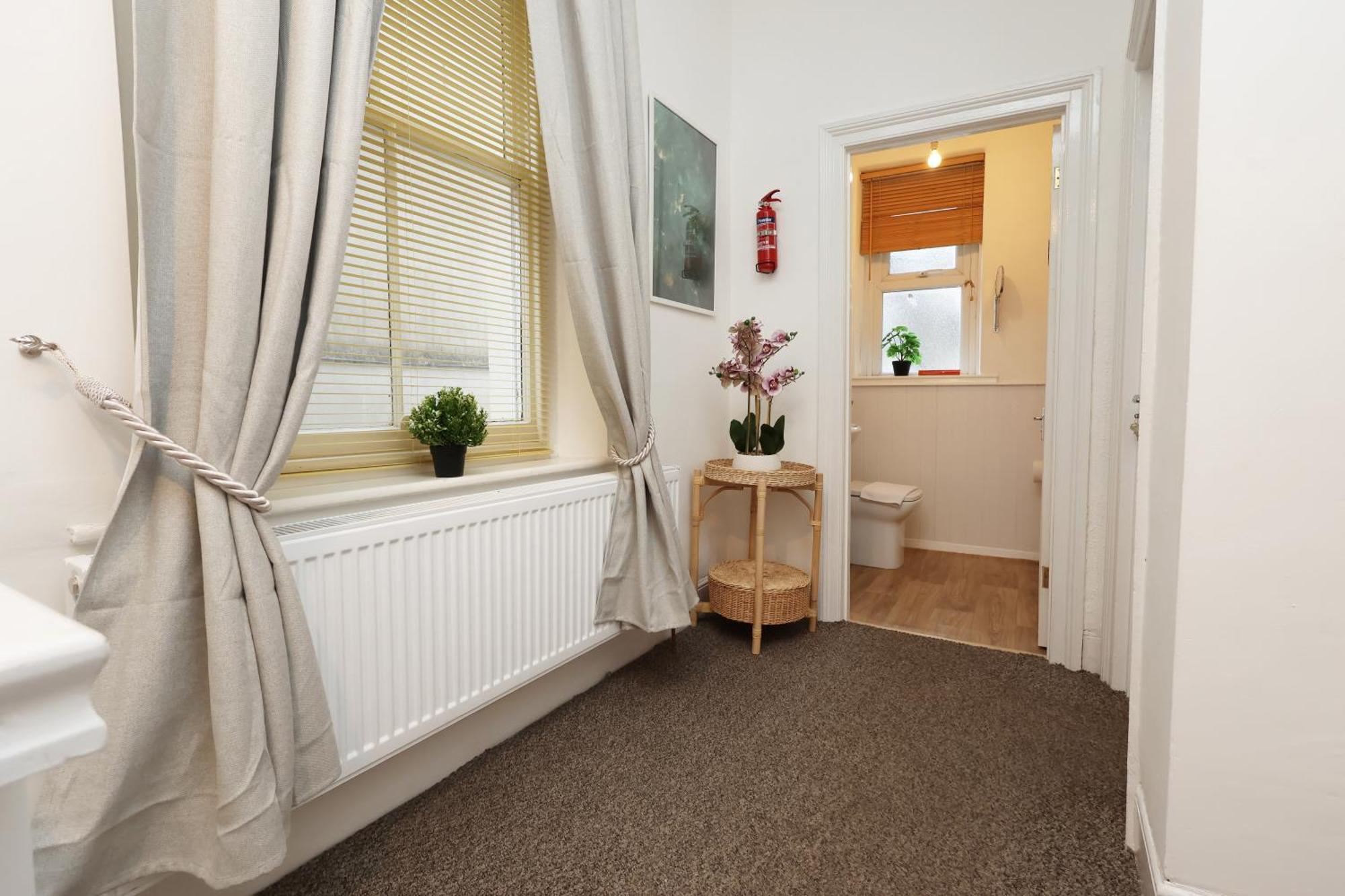 Cardiff City Guesthouse, Central Rooms, Fast Wi-Fi, On-Street Parking Exterior foto