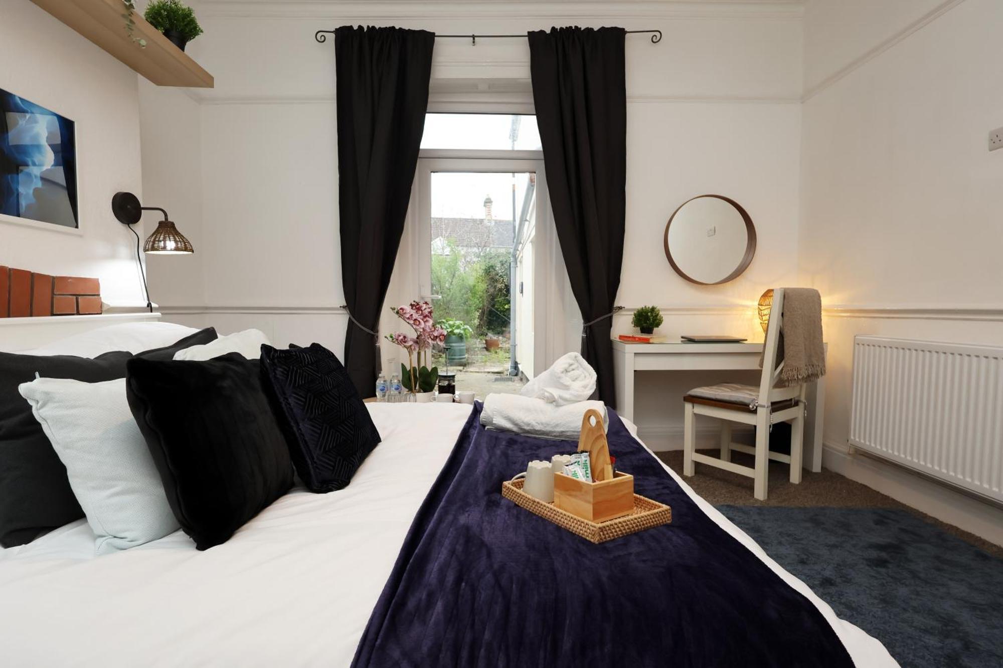 Cardiff City Guesthouse, Central Rooms, Fast Wi-Fi, On-Street Parking Exterior foto